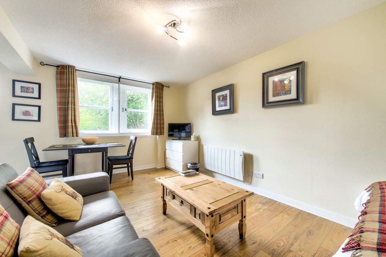 Stunning Studio Apartment Castle View เอดินบะระ ภายนอก รูปภาพ