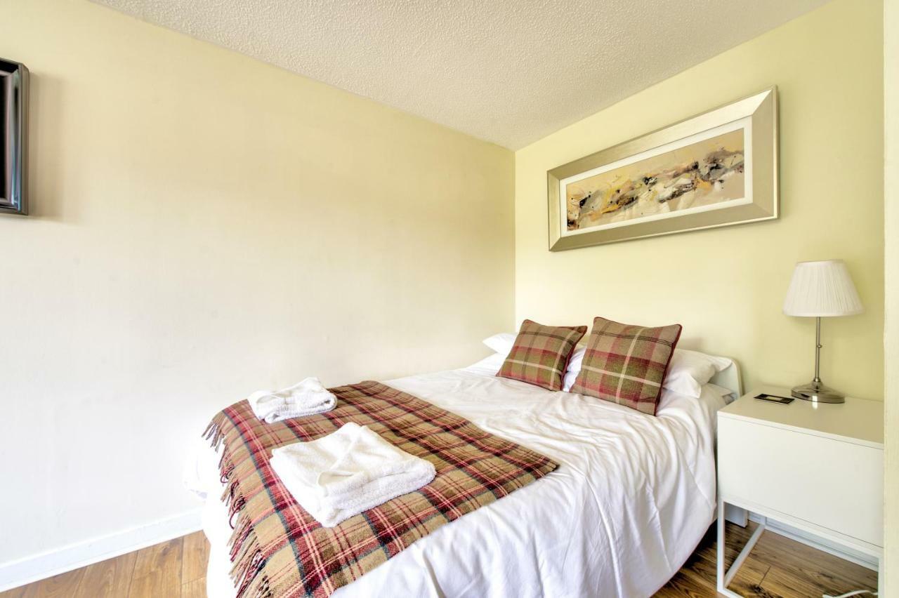 Stunning Studio Apartment Castle View เอดินบะระ ภายนอก รูปภาพ